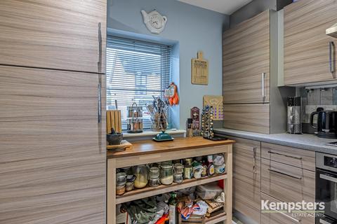 7 Bredle Way, Aveley, South Ockendon, RM15 4EQ