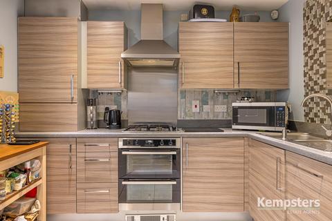 7 Bredle Way, Aveley, South Ockendon, RM15 4EQ