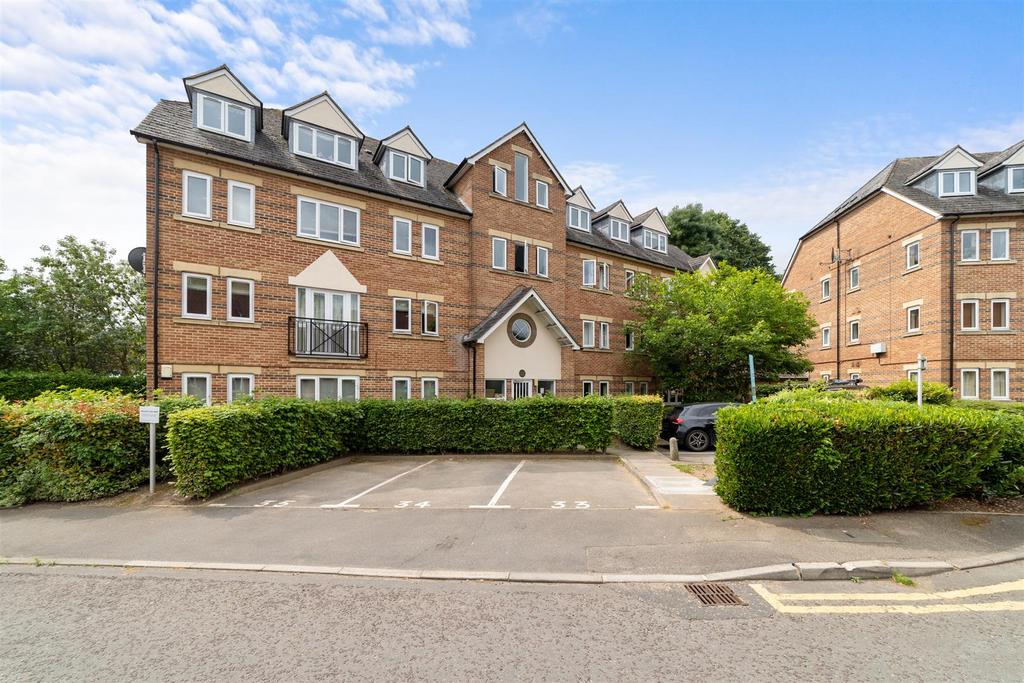 Victory Road, Wanstead 2 bed apartment for sale £350,000