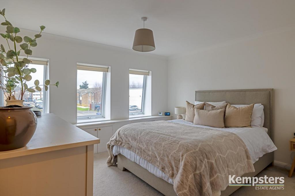 Bedroom 1.jpg