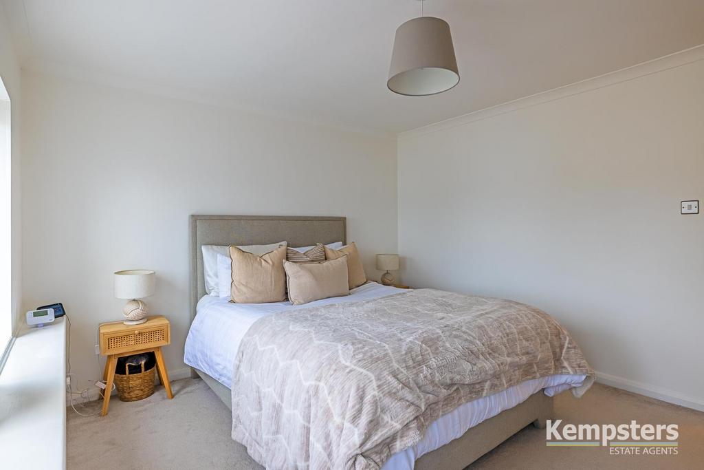 Bedroom 1 3rd.jpg