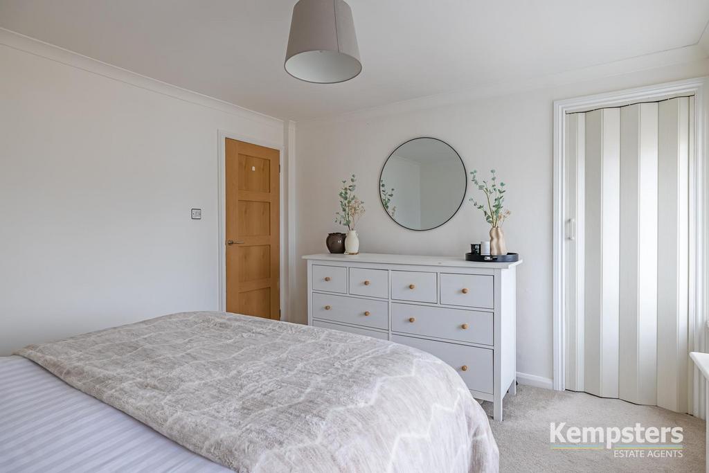 Bedroom 1 4th.jpg
