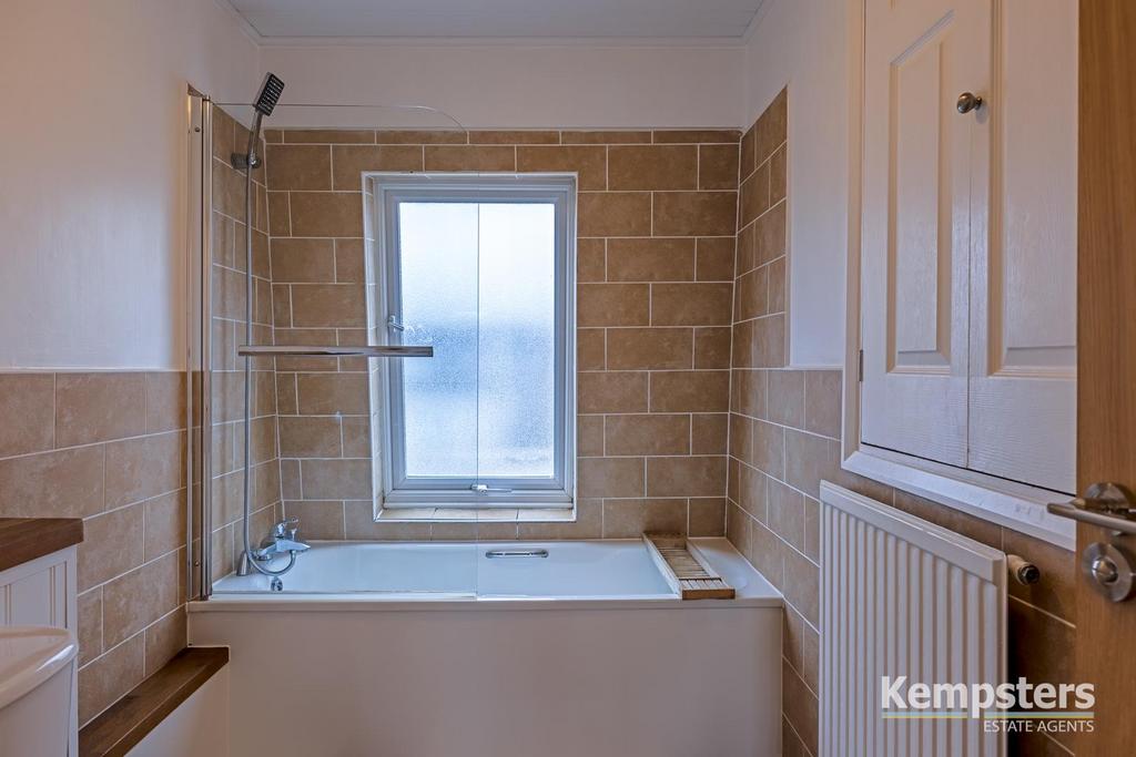 Bathroom 2nd.jpg
