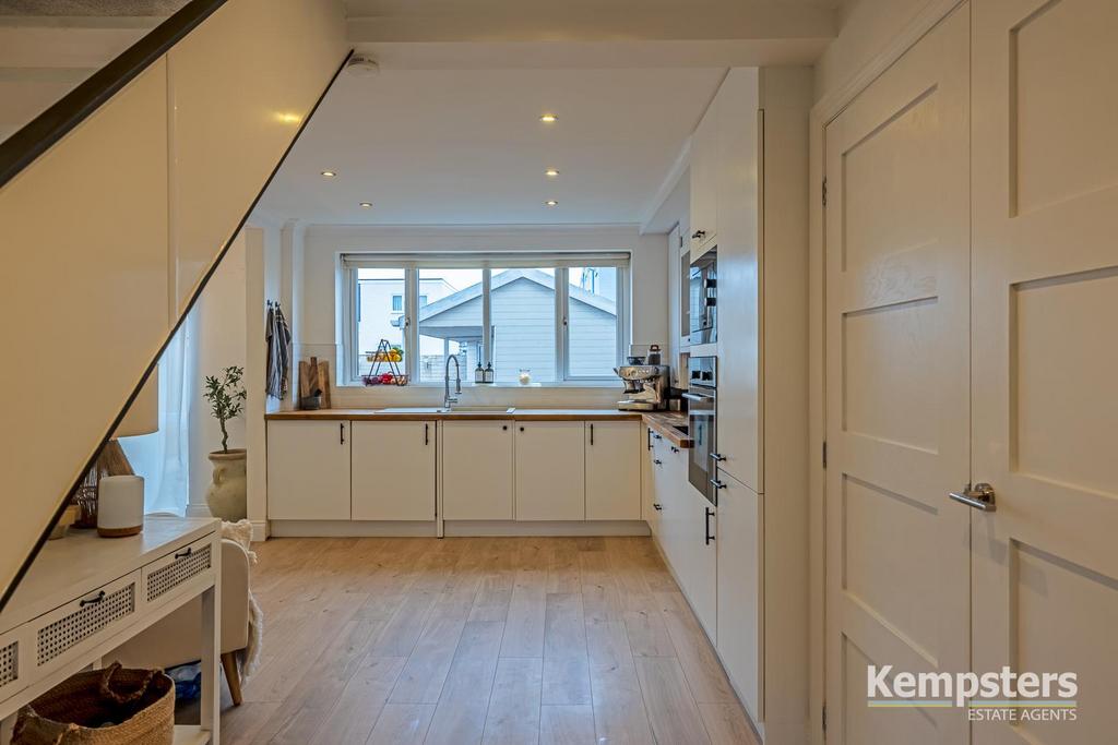 Kitchen 5.jpg