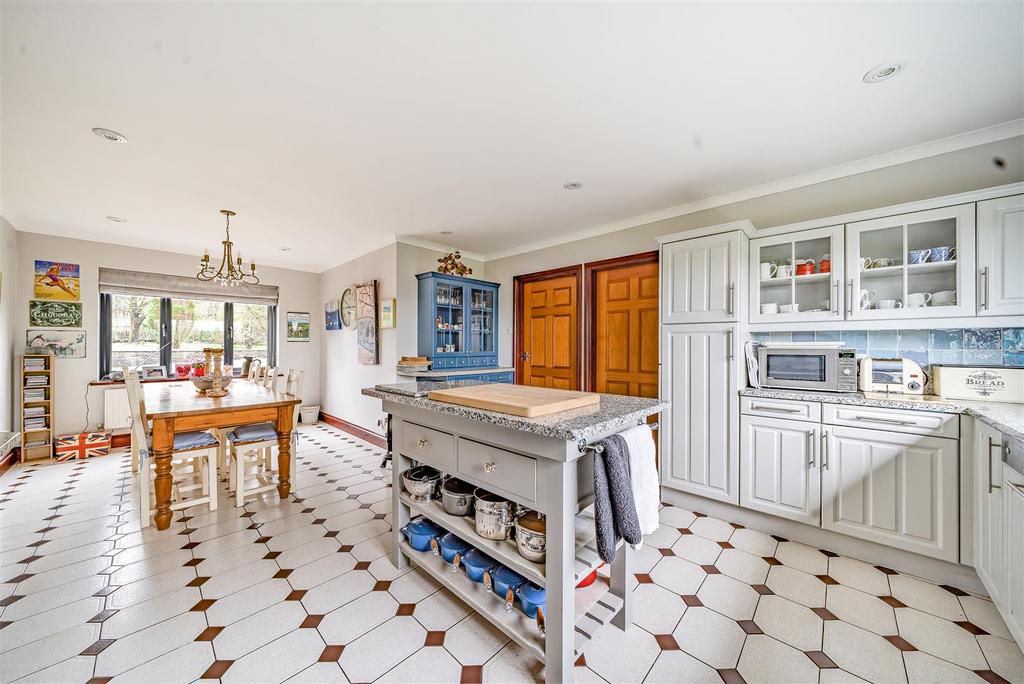 Kitchen/Breakfast Room