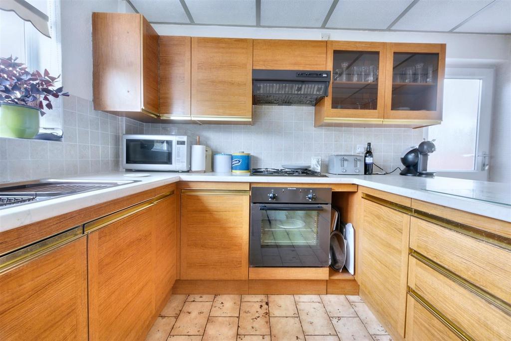 Kitchen 2.jpeg