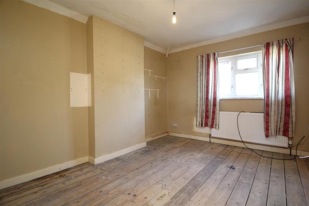 Bedroom 1 .JPG