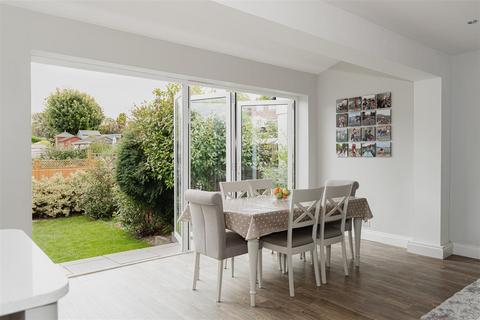 4 bedroom house for sale, The Oval, Banstead SM7