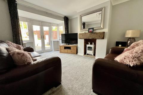 4 bedroom detached house to rent, Barnfold Place, Shafton, Barnsley