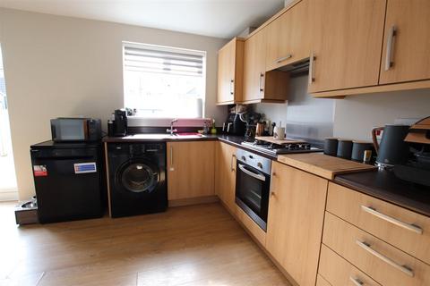 3 bedroom townhouse for sale - Myers Close, Idle, Bradford