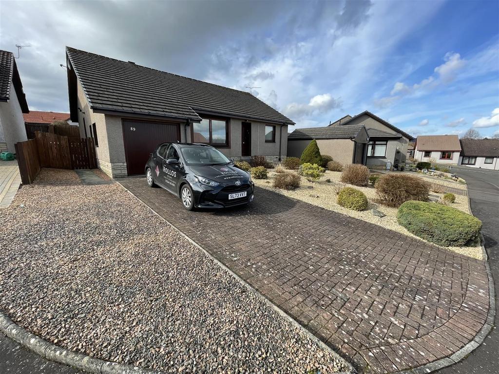89 Hogarth Drive, Cupar 3 bed detached bungalow £295,000