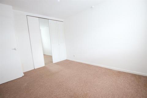 12 Churchfields, Bradford, BD2 3JN