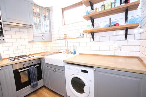 2 bedroom end of terrace house for sale, Walter Street, Idle, Bradford