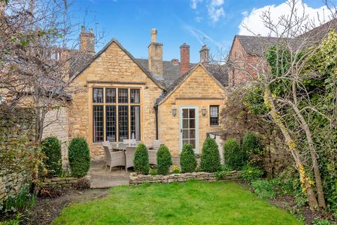 3 bedroom character property for sale, Lower High Street, Chipping Campden