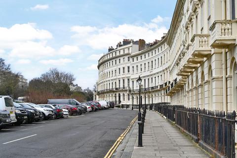 3 bedroom apartment to rent, Adelaide Crescent, Hove