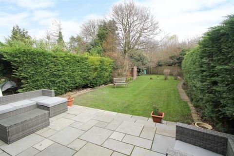 28 Mead Crescent, Sutton, SM1 3QS