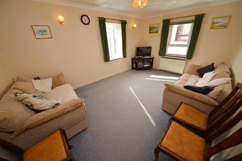 2 bedroom flat for sale, Clicketts Court, Tenby