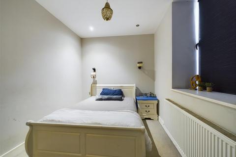 2 bedroom apartment for sale, Hazelwick Avenue, Crawley