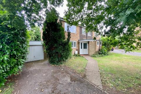 3 bedroom semi-detached house to rent, Foxfield Close, Northwood