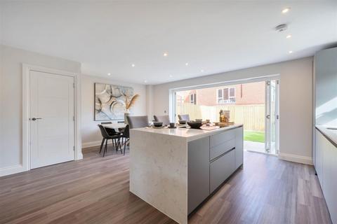 4 bedroom townhouse for sale, Kingswood Mews, Waterhouse Lane, Kingswood