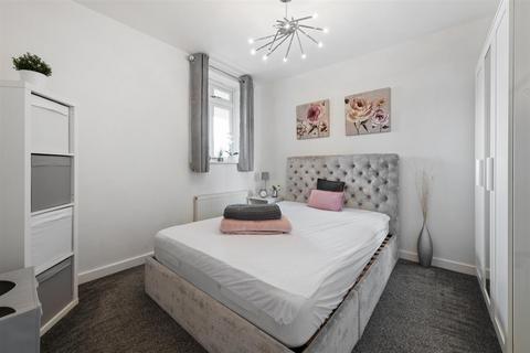 2 bedroom apartment to rent - Main Street, Dickens Heath