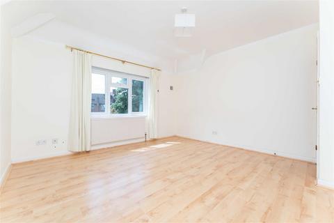 1 bedroom apartment for sale, Highland Avenue, Hanwell