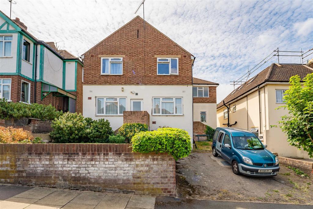 Highland Avenue, Hanwell 1 bed apartment for sale £265,000