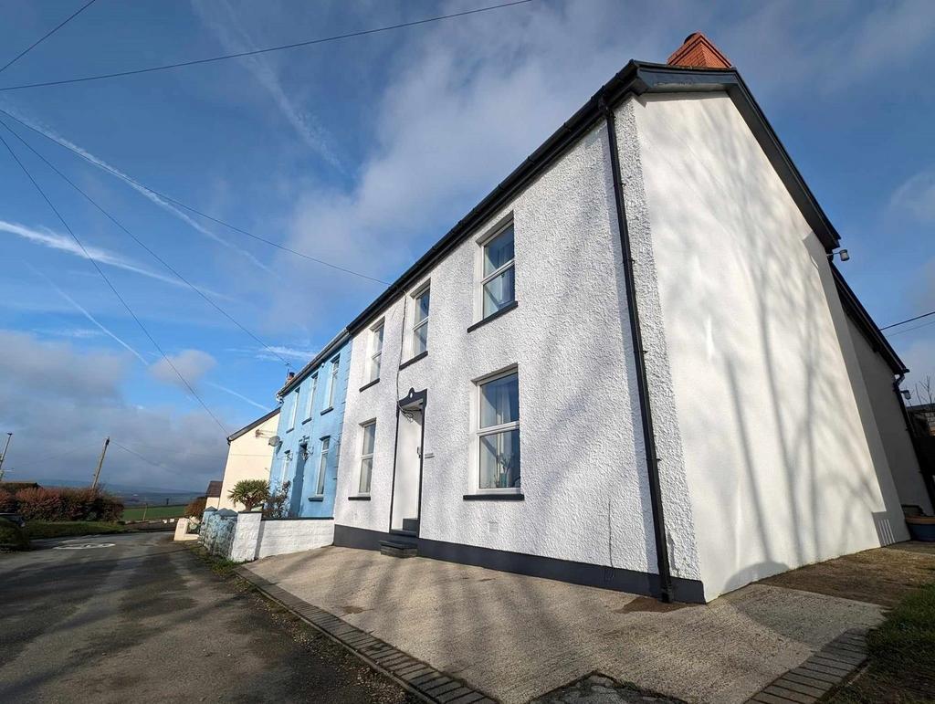 Saron, Llandysul, SA44 4 bed semidetached house for sale £242,000