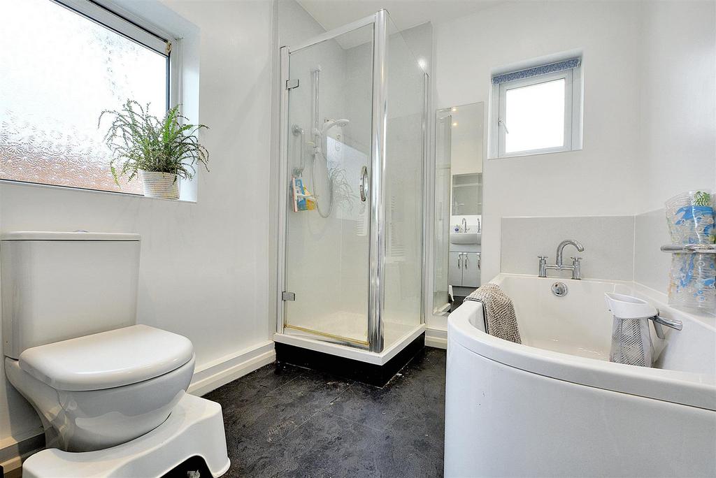 Bathroom 1.jpeg