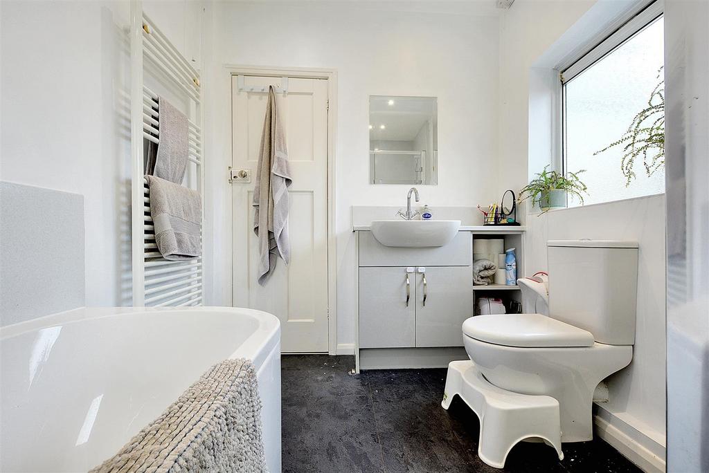 Bathroom 2.jpeg