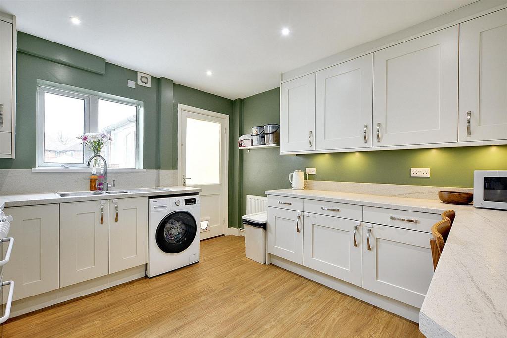 Kitchen 1.jpeg