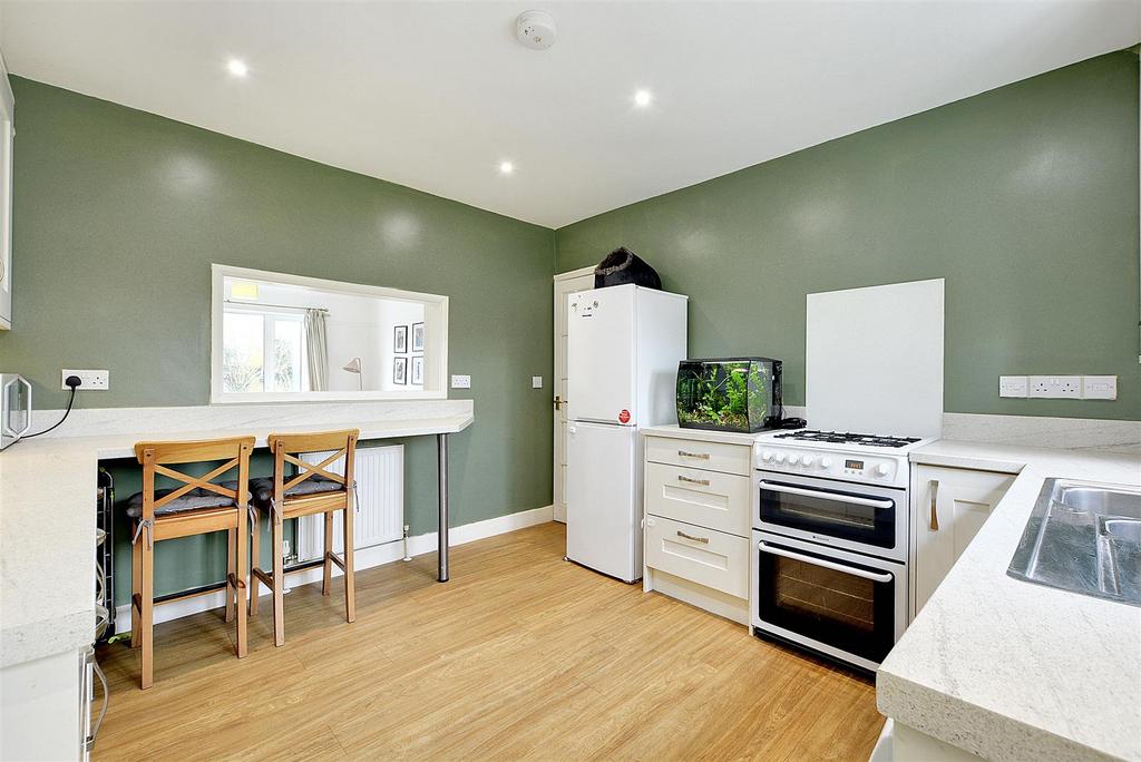 Kitchen 2.jpeg