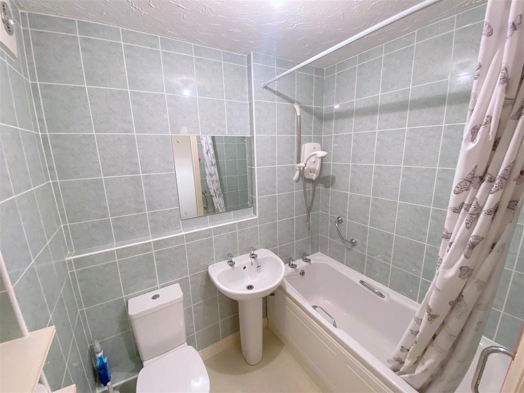 Bathroom L.jpg