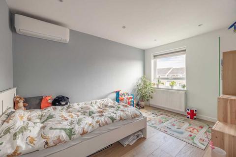 143 Leas Drive, Iver, SL0 9RP