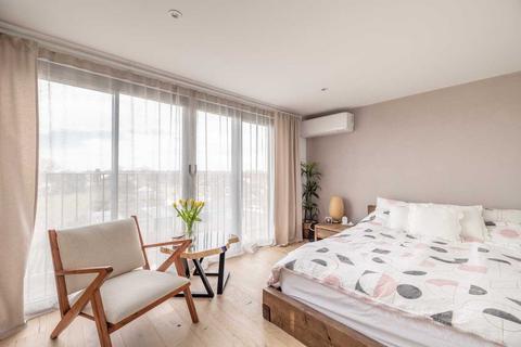 143 Leas Drive, Iver, SL0 9RP
