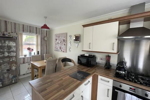 18 Cwrt Lando, Pembrey, Burry Port, SA16 0YE