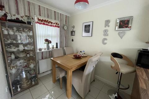 18 Cwrt Lando, Pembrey, Burry Port, SA16 0YE