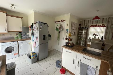 18 Cwrt Lando, Pembrey, Burry Port, SA16 0YE