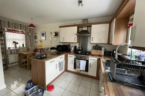 18 Cwrt Lando, Pembrey, Burry Port, SA16 0YE