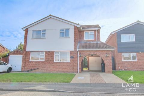 4 bedroom detached house for sale, Abbotts Close, Great Clacton CO15