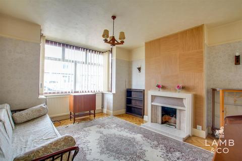 3 bedroom semi-detached house for sale - Astley Road, Clacton-On-Sea CO15