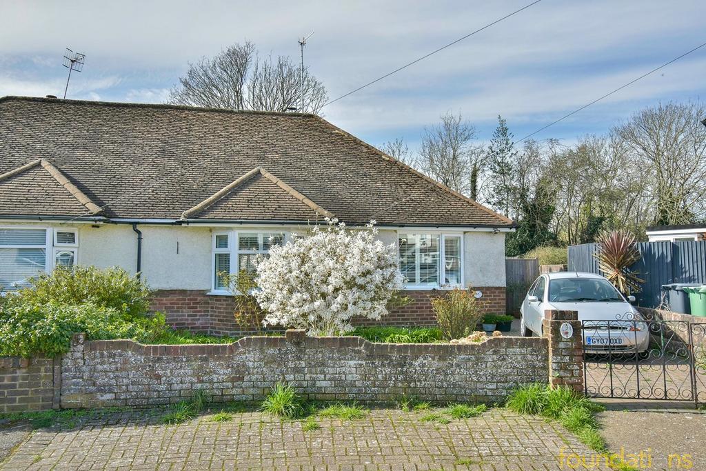 St James Crescent, BexhillonSea, TN40 2 bed semidetached bungalow