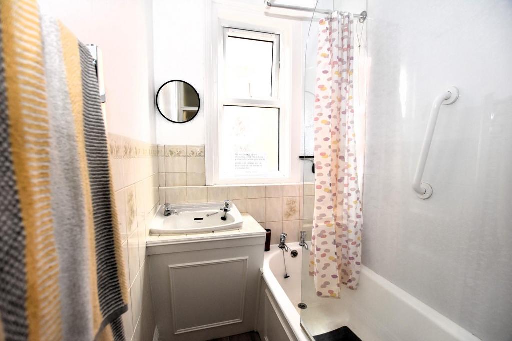 Bathroom [shared].JPG