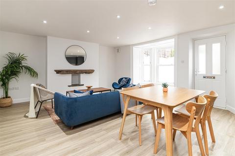 2 bedroom flat to rent, Akenside Terrace, Jesmond, Newcastle Upon Tyne