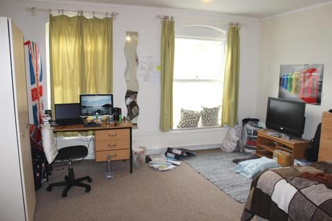 3 bedroom end of terrace house to rent, Armstrong Road, Egham TW20