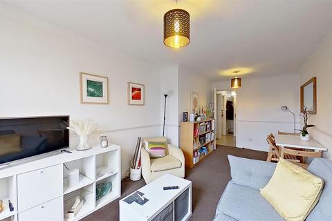 1 bedroom flat for sale - Willow Tree Close, London