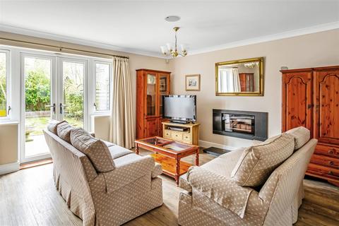 4 Lulworth Place, Epsom, KT19 8GQ