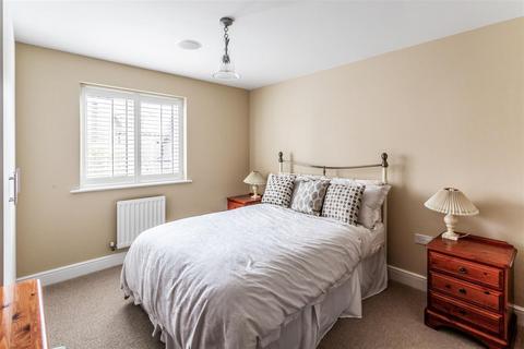 4 Lulworth Place, Epsom, KT19 8GQ