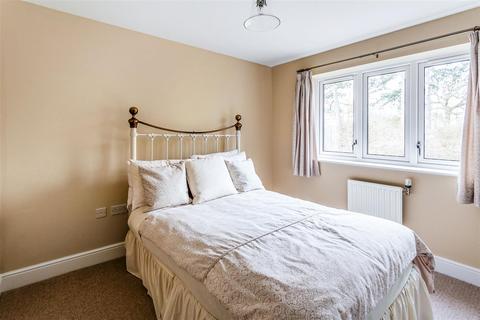 4 Lulworth Place, Epsom, KT19 8GQ