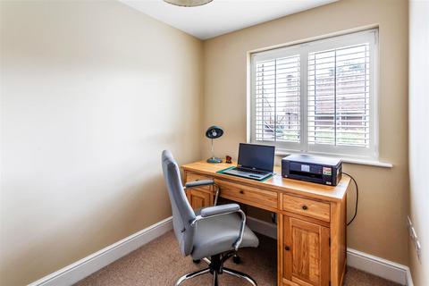 4 Lulworth Place, Epsom, KT19 8GQ